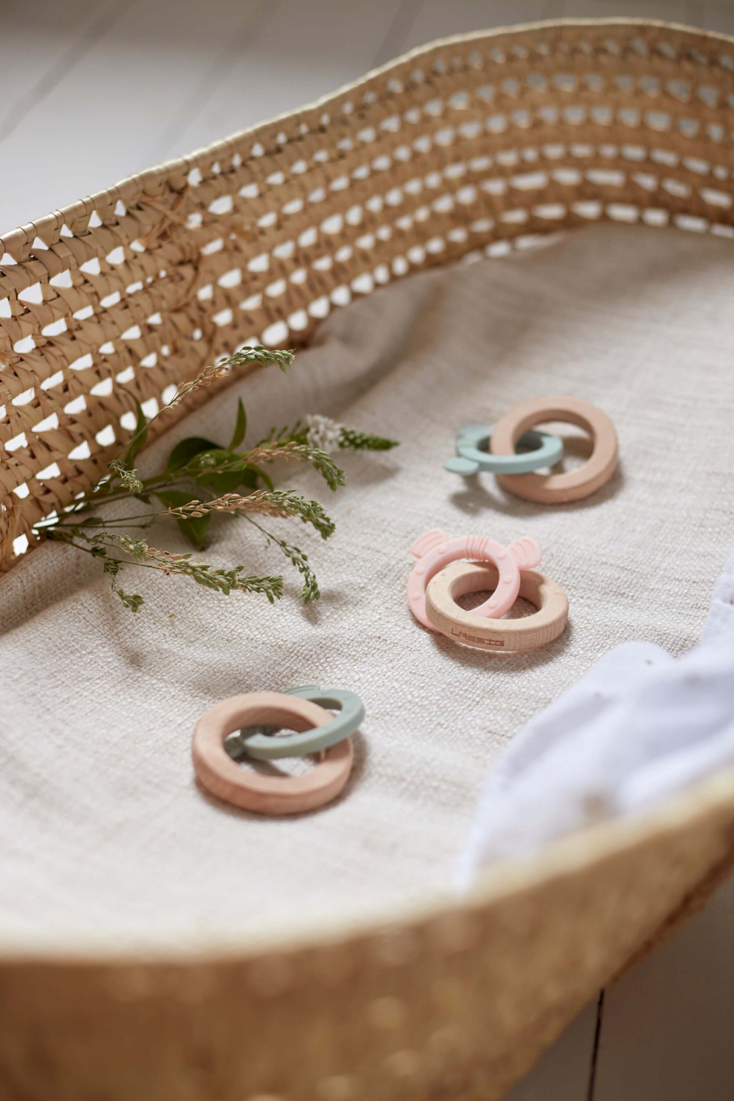 Holz Greifling mit Beißhilfe - Teether, Little Chums Cat