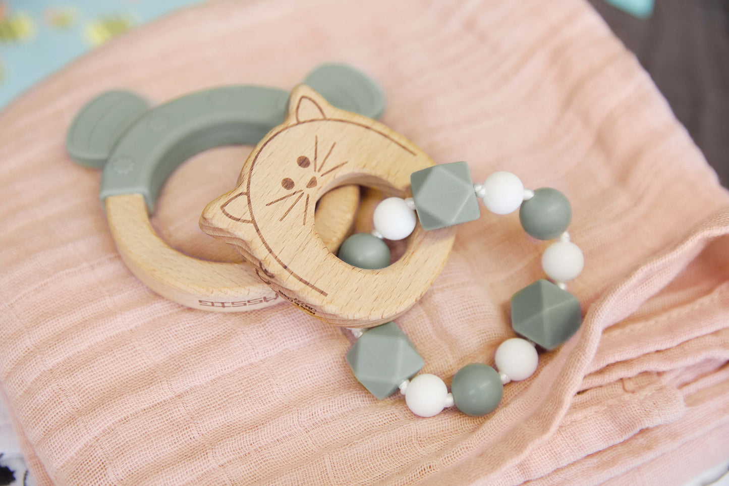 Greifling mit Beißhilfe - Teether Ring, Little Chums Cat